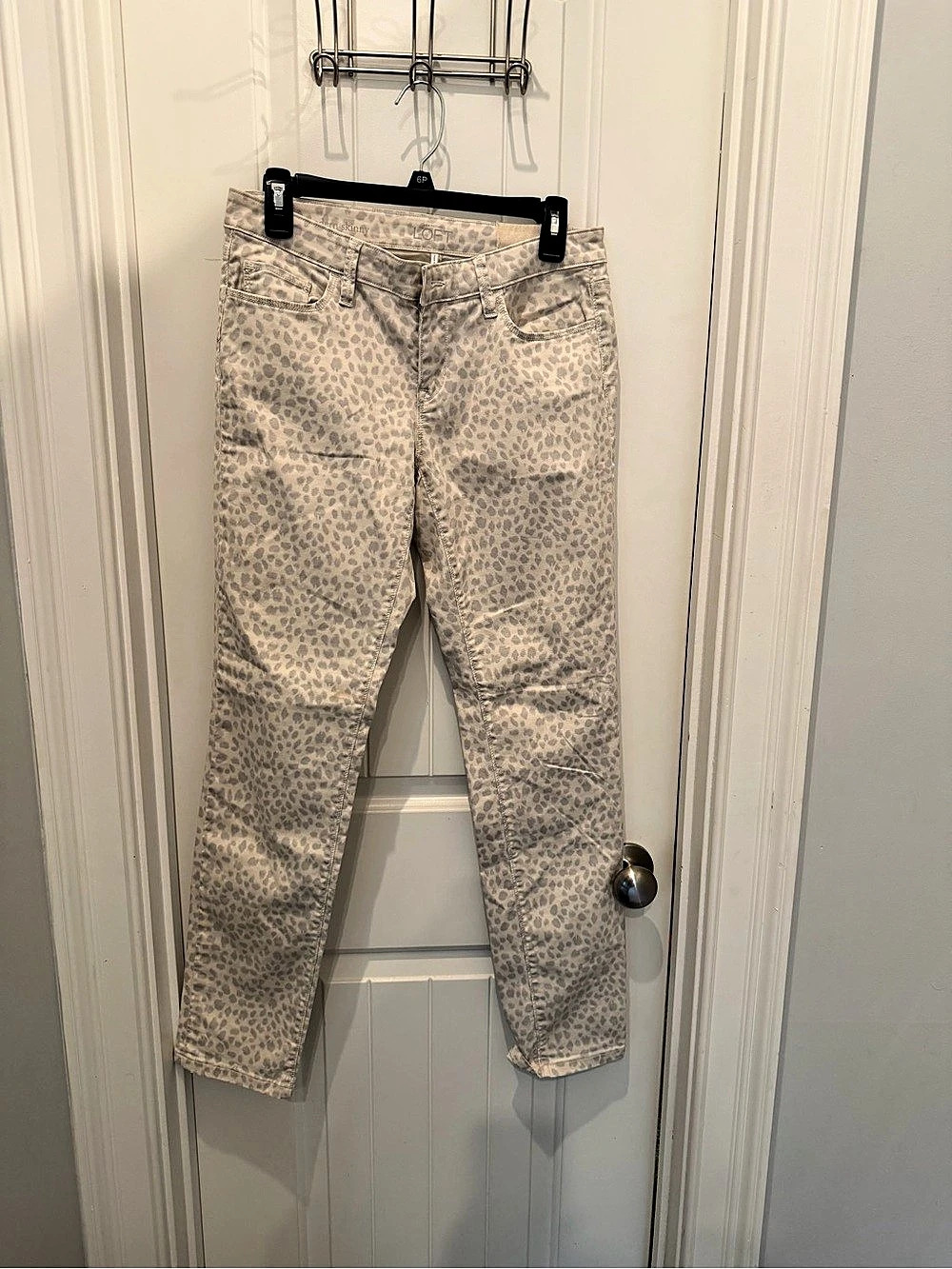 LOFT Animal Print Skinny Jeans Gray Size 4